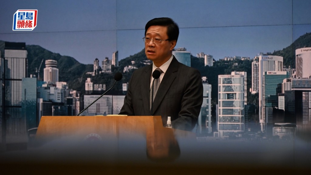 李家超表示,輸入外勞是政府永遠不想考慮的措施,強調會以保障本地勞工為先。資料圖片