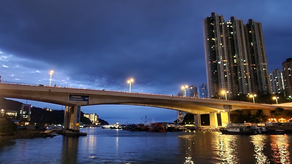 本港地區今日漸轉天晴。日間乾燥及溫暖,市區最高氣溫約25度,新界再高兩三度。黎志偉攝 本港地區今日漸轉天晴。日間乾燥及溫暖,市區最高氣溫約25度,新界再高兩三度。黎志偉攝