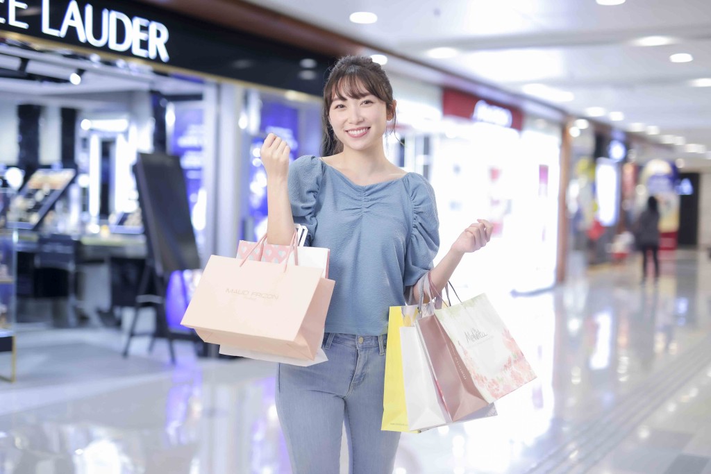 MTR Mobile App用戶於三大港鐵商場內指定商戶累積消費滿$1,500，即送$200港鐵商場現金券。