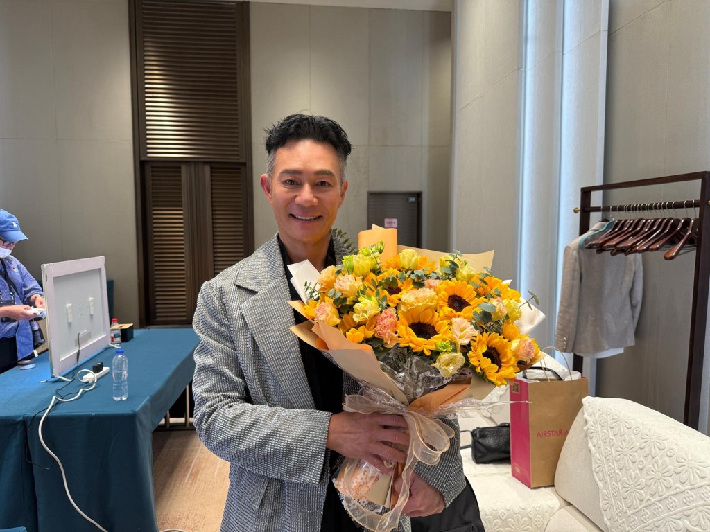 張兆輝人逢喜事精神爽，上月才榮獲溫哥華影帝殊榮。