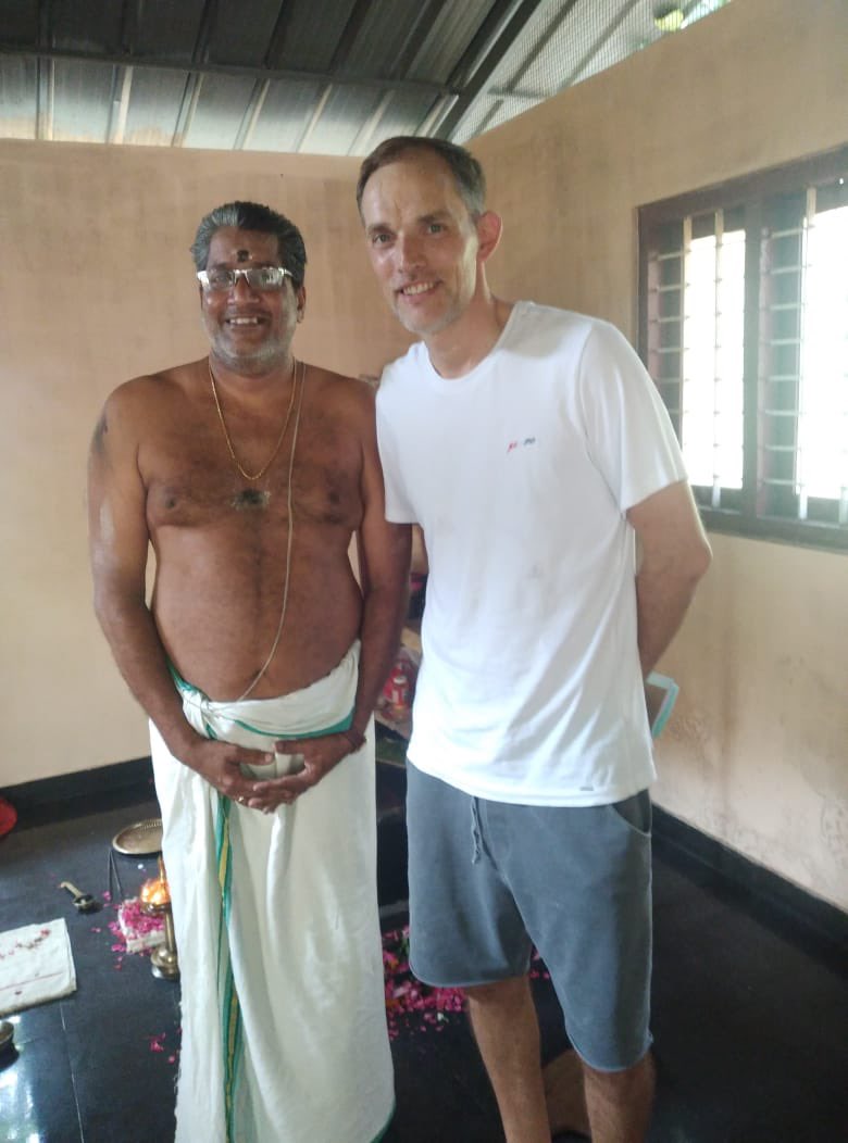 杜曹借助印度教傳統醫學阿育吠陀「療傷」。網上圖片