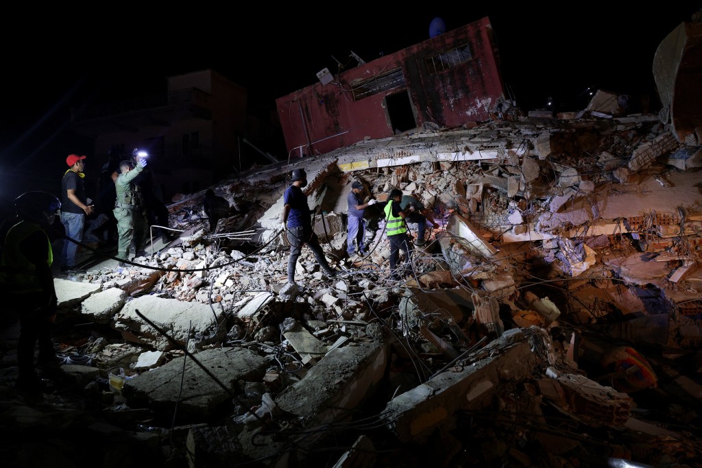 委內瑞拉7.5級地震死亡人數增至逾1400人。路透社