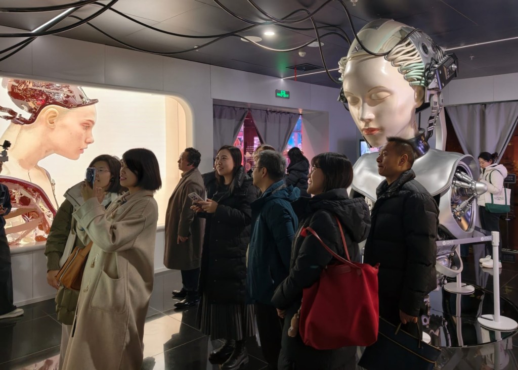 元旦、春節鄰近，北京王府井商圈推出特色節日體驗活動。楊浚源攝