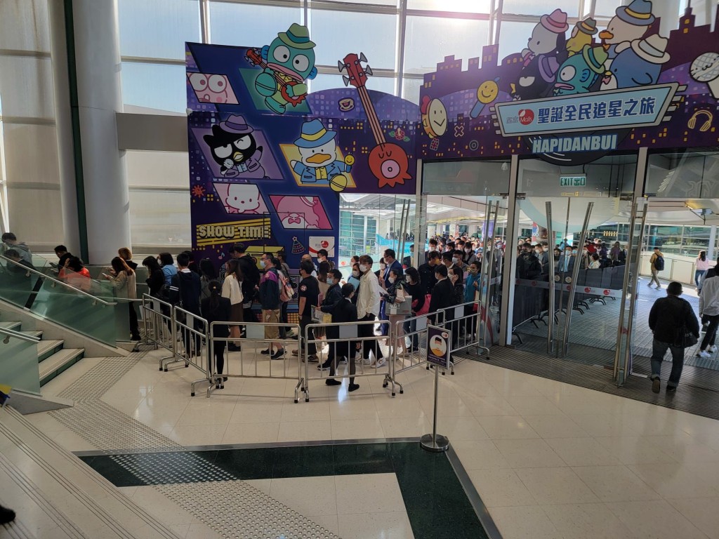 #LYOS今推90伙,場外現排隊人流。