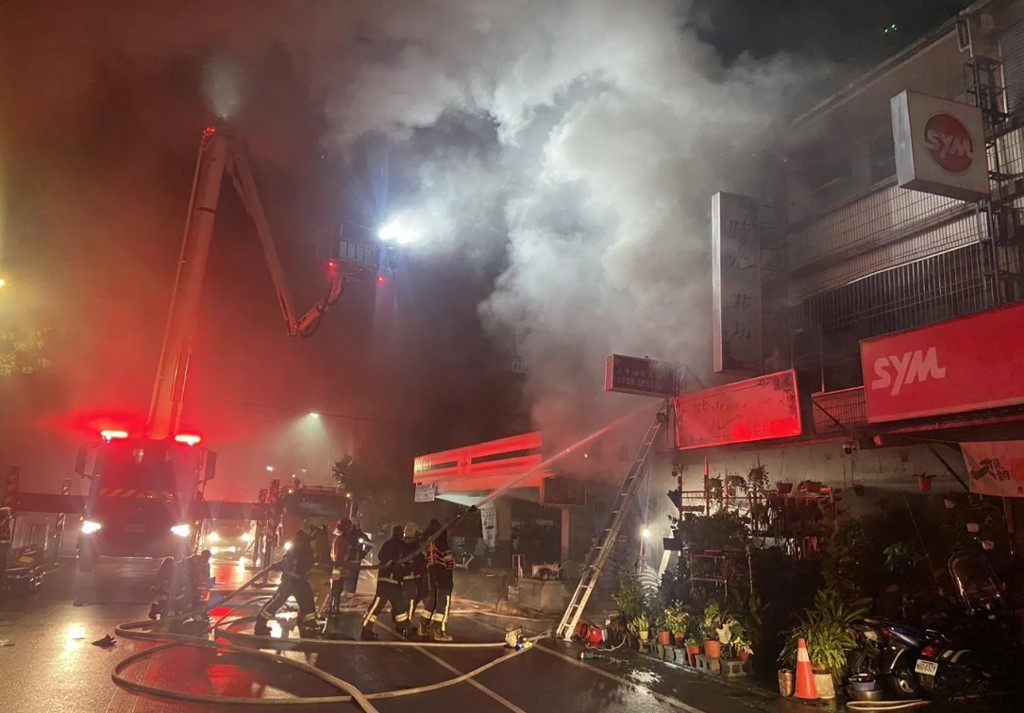 台宜蘭五金舖大火,一家六口四死亡。中時 台宜蘭五金舖大火,一家六口四死亡。中時