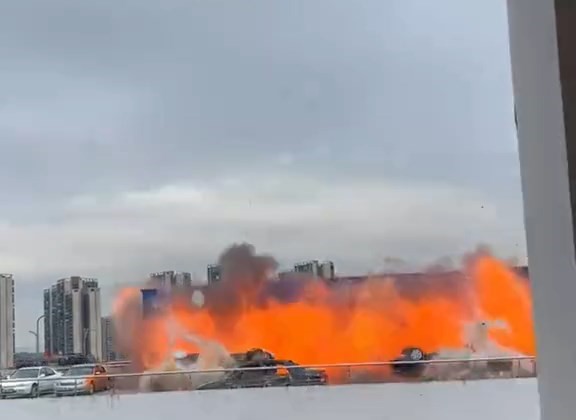 爆炸威力強大。