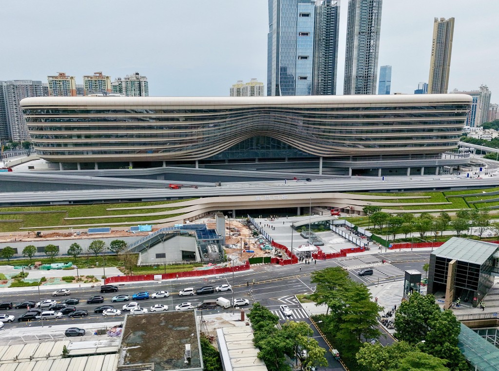備受矚目的全新皇崗口岸最快將於今年底正式啟用 備受矚目的全新皇崗口岸最快將於今年底正式啟用