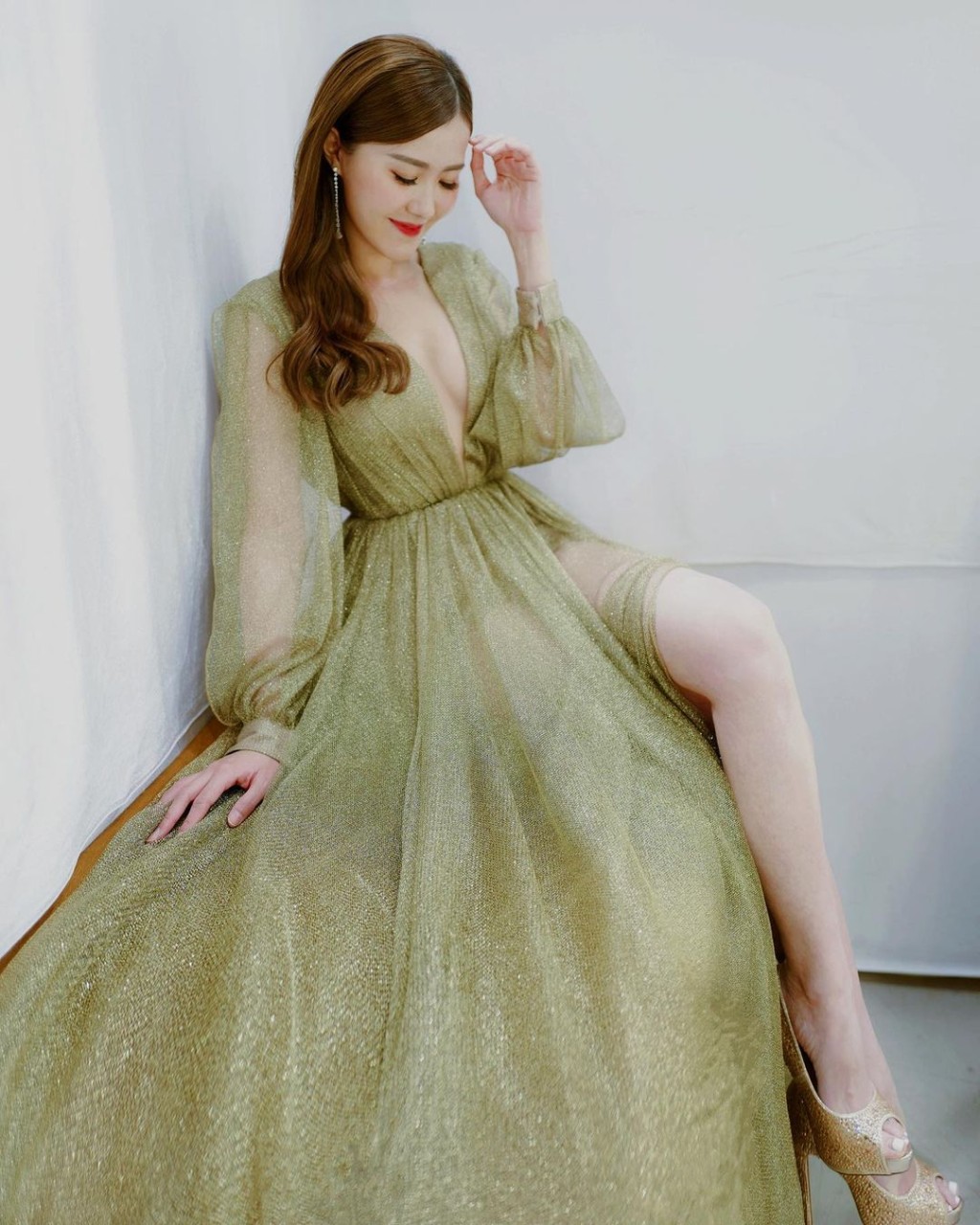 劉佩玥着晚裝都試過幾性感嘅。