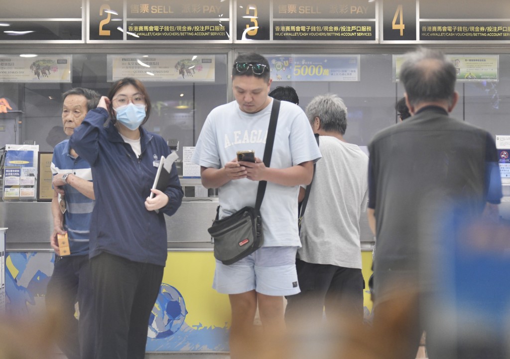 幸運二金多寶今日攪珠 ,馬會今次特設3,800萬港元金多寶。何君健攝 幸運二金多寶今日攪珠 ,馬會今次特設3,800萬港元金多寶。何君健攝