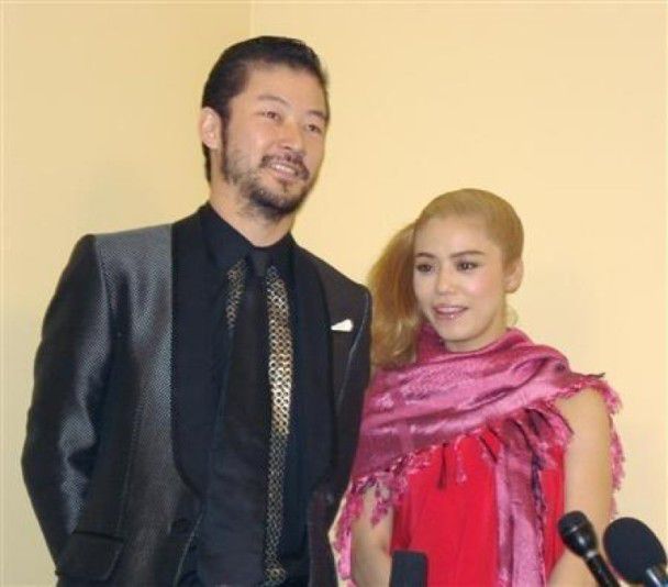淺野忠信與CHARA於2009年離婚。