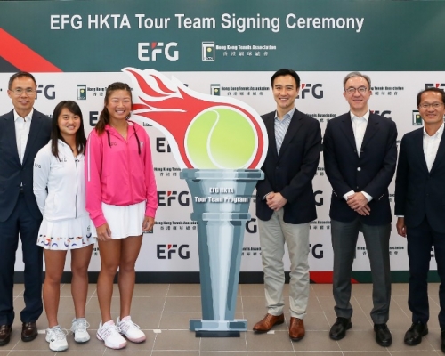 王康怡(左二)及張瑋桓(左三)成為EFG HKTA Tour Team計畫首批受惠運動員。相片由公關提供