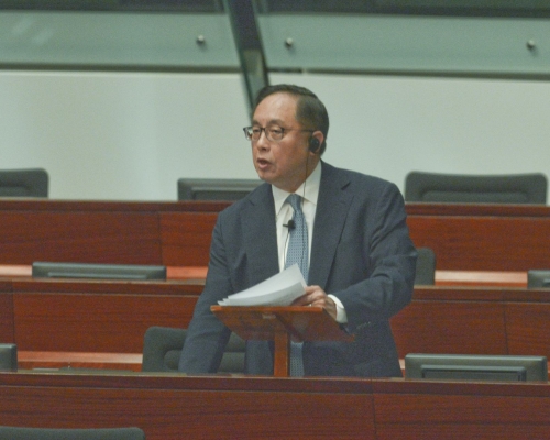 楊偉雄指，看到香港的大學研發團隊積極投入應用性研究，成功地再次實踐科研成果商品化而高興。資料圖片
