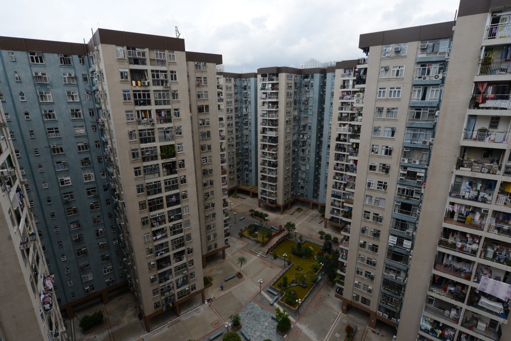 大年初一，美孚新邨今日（17日）卻不幸「爆食水喉」。