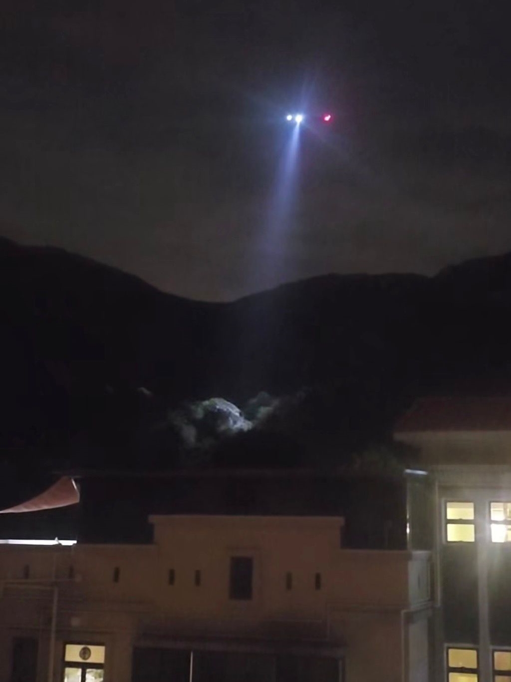 飛行服務隊直升機到場協助。FB:Kim Hung Lai@真屯門友 飛行服務隊直升機到場協助。FB:Kim Hung Lai@真屯門友