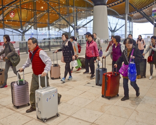 港珠澳大橋直通巴加強班次。資料圖片