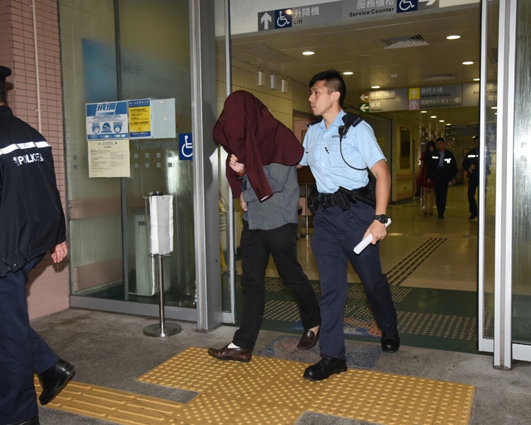 據悉當時警方正進行反「午夜暴力」行動。