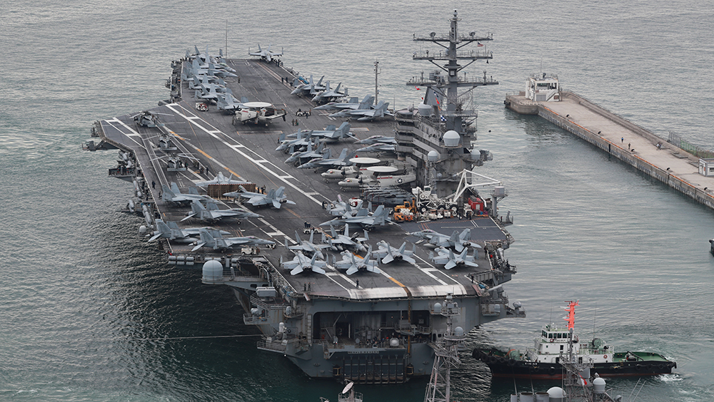 美國航空母艦列根號航空母艦從南韓釜山港口出發,參與美韓軍演。AP