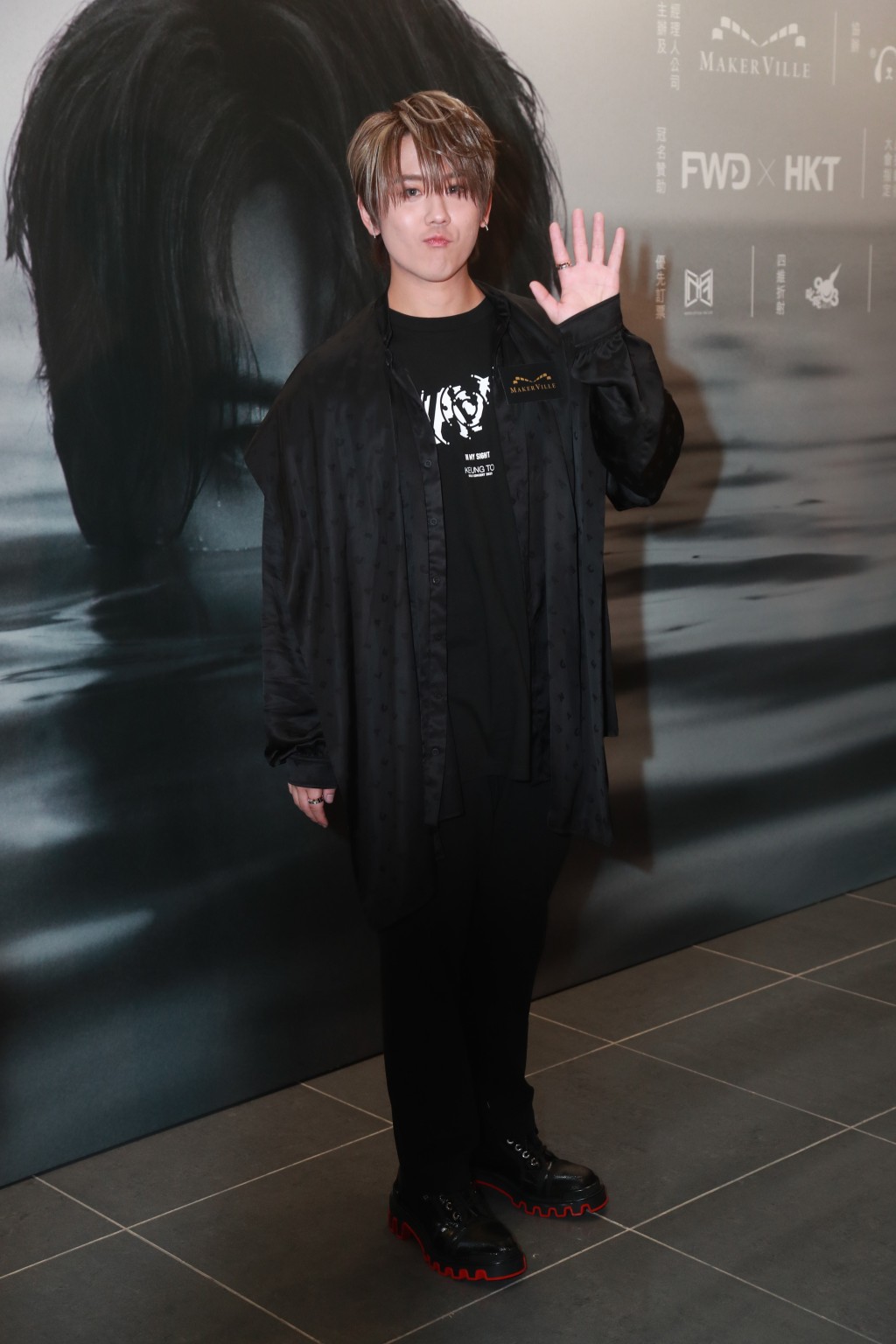 姜涛表示首次体验到演唱会原来是这样，希望可以做多些。