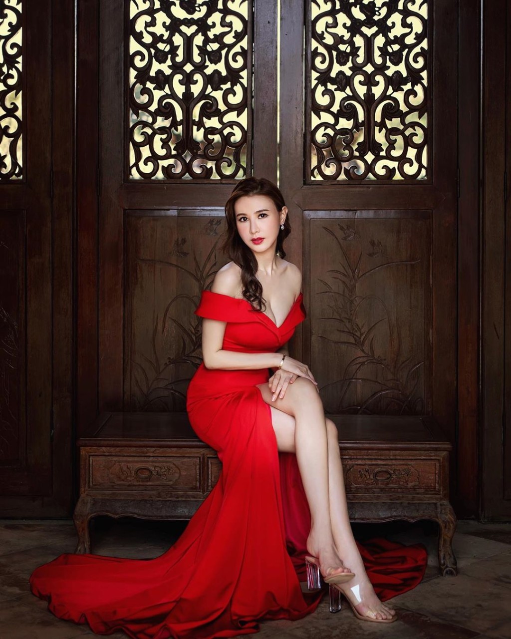 Iris希望40岁前完成父母的心愿做人妻。