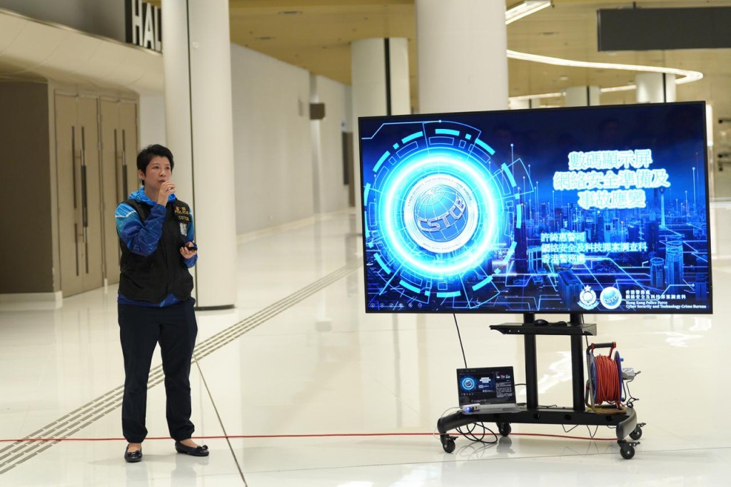 新界南總區今日(22日)聯同中國香港體育協會暨奧林匹克委員會、消防處、亞洲國際博覽館(亞博館)及香港危難應變醫學會於亞博館舉行代號為「勇箭」(STORM ARROW)的跨部門反恐演習。警方提供 新界南總區今日(22日)聯同中國香港體育協會暨奧林匹克委員會、消防處、亞洲國際博覽館(亞博館)及香港危難應變醫學會於亞博館舉行代號為「勇箭」(STORM ARROW)的跨部門反恐演習。警方提供