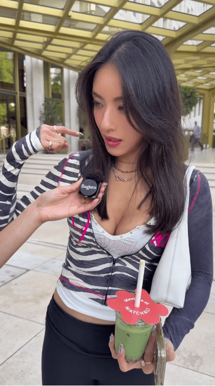 李蘢怡自信分享身上的斑馬紋外套，低胸剪裁盡顯其傲人身材。