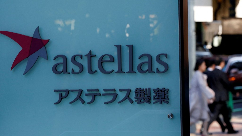 被捕日本人是日本製藥公司安斯泰來（Astellas Pharma）高層。 路透社