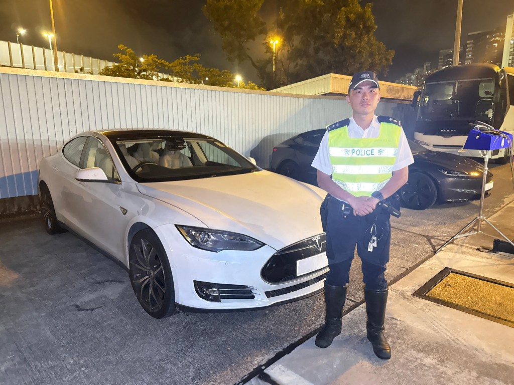 涉案私家車亦被扣查作進一步檢驗。