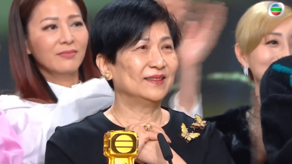 陈志云大爆当晚获「万千光辉演艺大奖」的助理总经理珍姐（曾励珍）的陈年往事。