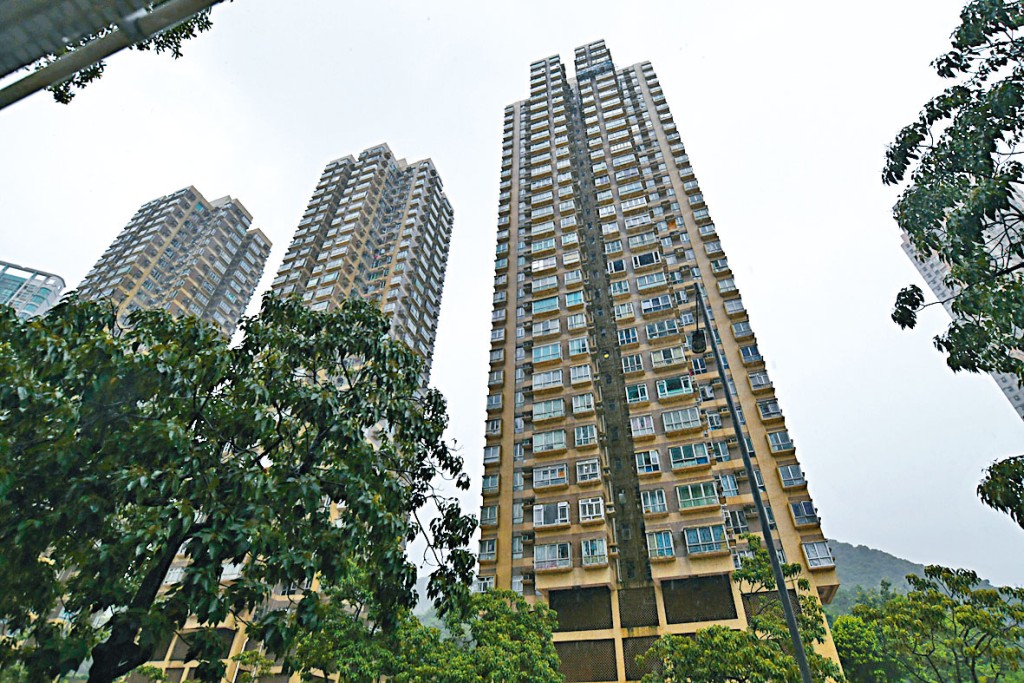 怡樂花園於1988年入伙，提供672伙。