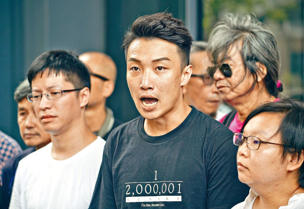 岑子杰表示，民陣將周日的集會改為遊行。