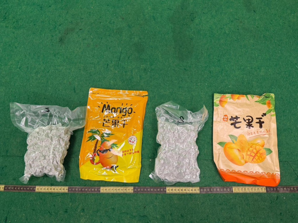 第一宗案件中檢獲的懷疑大麻花。 第一宗案件中檢獲的懷疑大麻花。