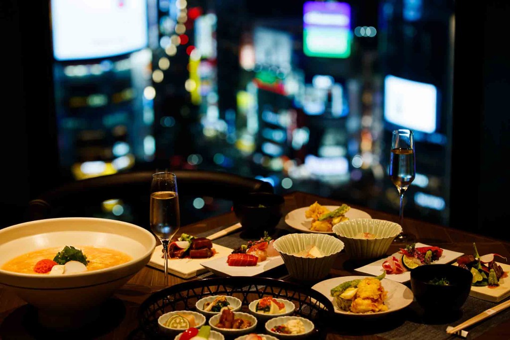 涉谷店除烏冬外,亦有居酒屋料理,及居高臨下的夜景。