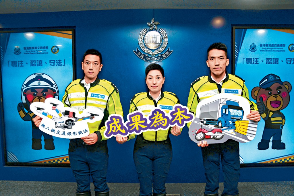 警方交通總部(行政)警司黎小慧(中)、道路安全課總督察林啟森(左)及港島總區交通部調查及支援組總督察王紀聰(右),講述今年頭7個月的交通意外數字。