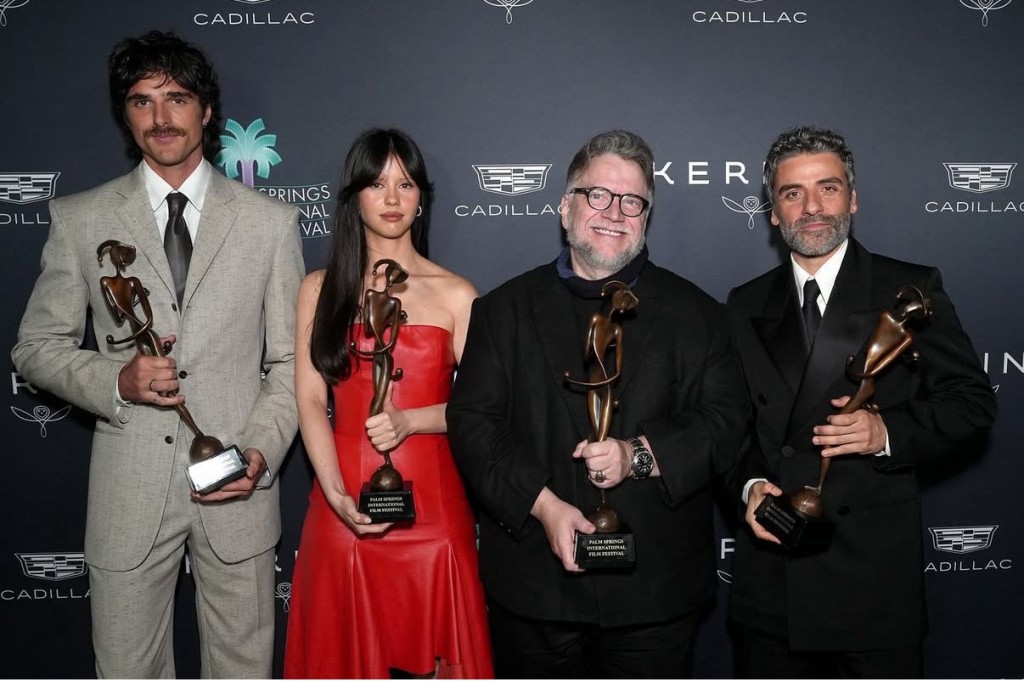 《科學怪人》的導演哥連慕迪多奴(右二)、主演的Mia Goth、Jacob Elordi(左一)及Oscar Isaac 獲得「願景獎」。 《科學怪人》的導演哥連慕迪多奴(右二)、主演的Mia Goth、Jacob Elordi(左一)及Oscar Isaac 獲得「願景獎」。