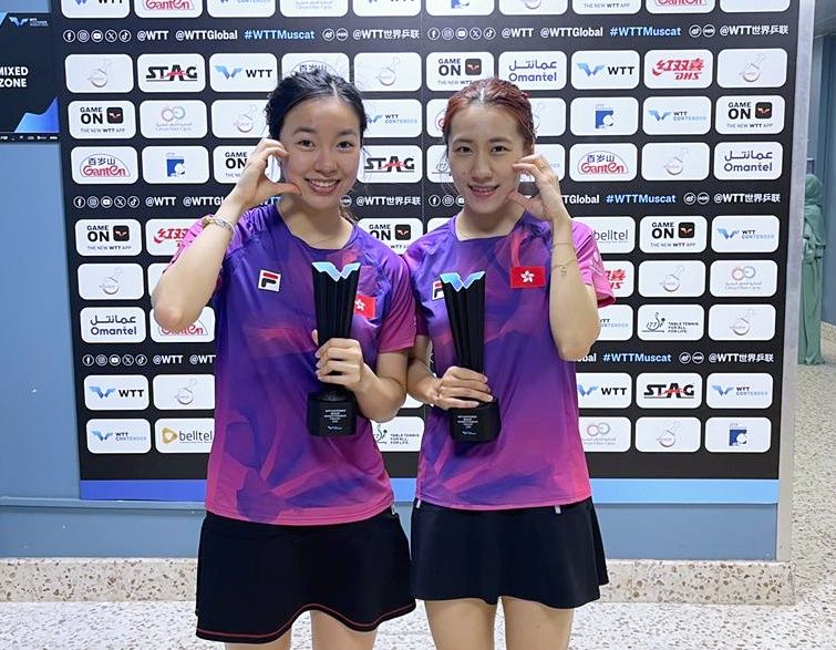 朱成竹(右)及吳詠琳(左) 賽後齊俾心心。乒總圖片
