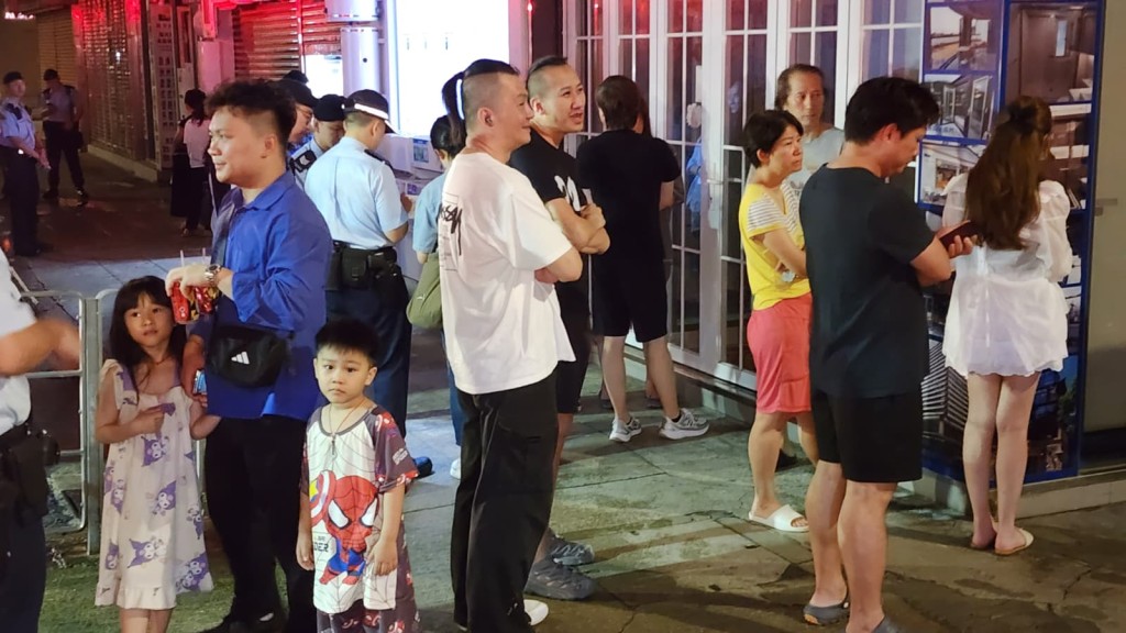 約20名居民疏散至安全地方。黎志偉攝