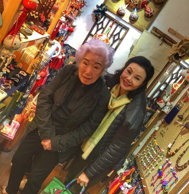 謝玲玲與前奶奶余寶珠感情非常好。  ​