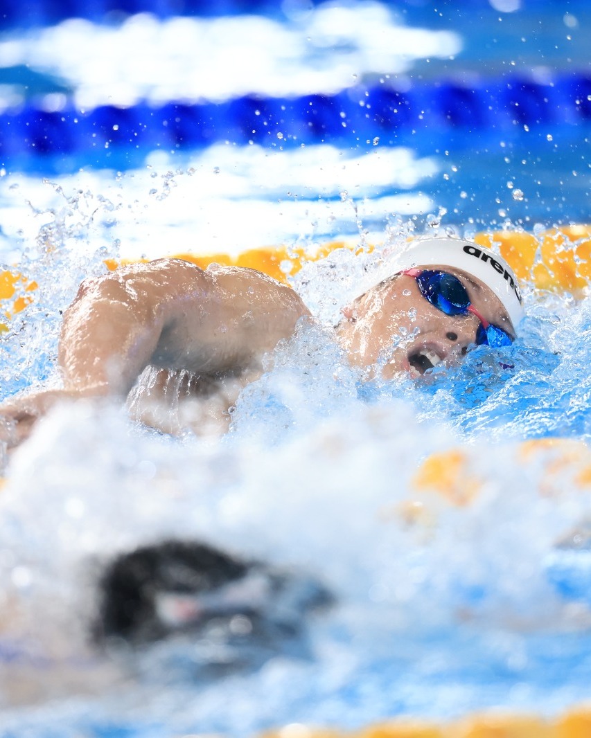 何詩蓓以由頭帶到尾姿態奪得200米自由泳世界冠軍. 相片: 世界游泳FB 