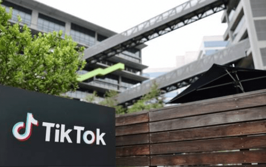 美國總統特朗普周四（25日）簽署行政命令，正式批准將TikTok美國業務從中國母公司字節跳動（ByteDance）剝離，轉交由美國企業主導的財團接管。法新社