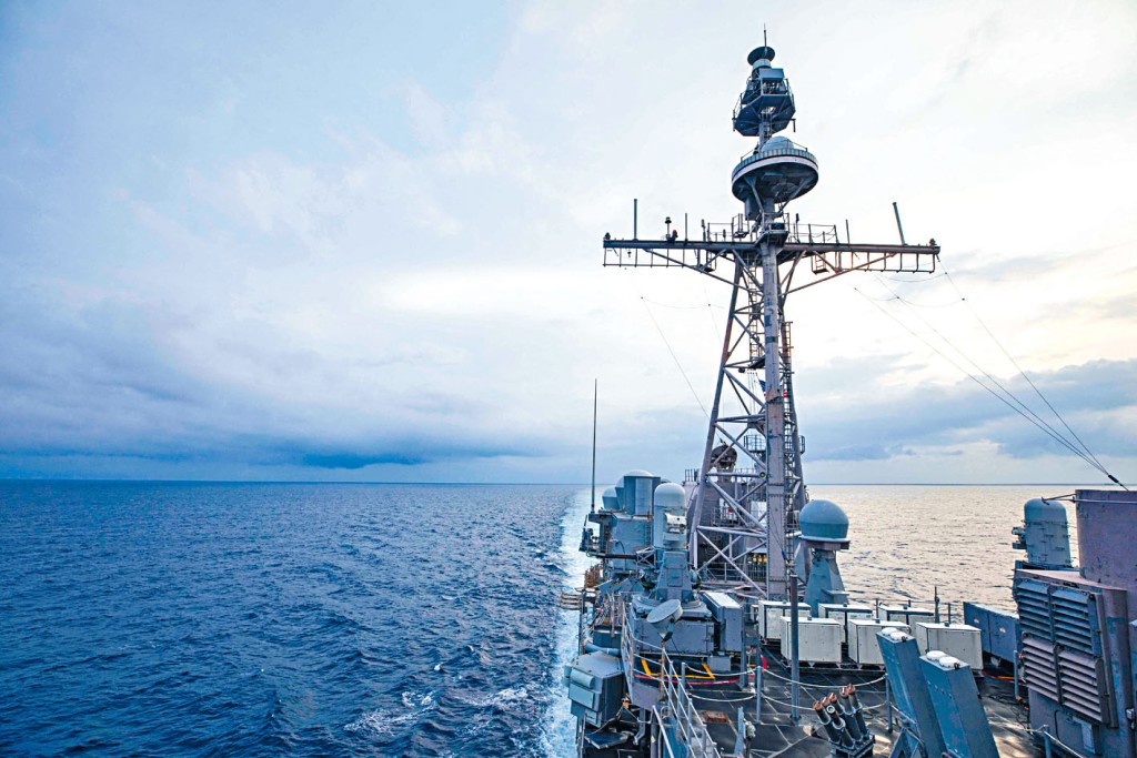 美軍軍艦「錢斯洛斯維爾號」穿越台灣海峽。