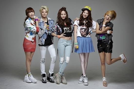 f(x)成員Amber、Luna和Krystal均已約滿離開;Sulli則已離世。