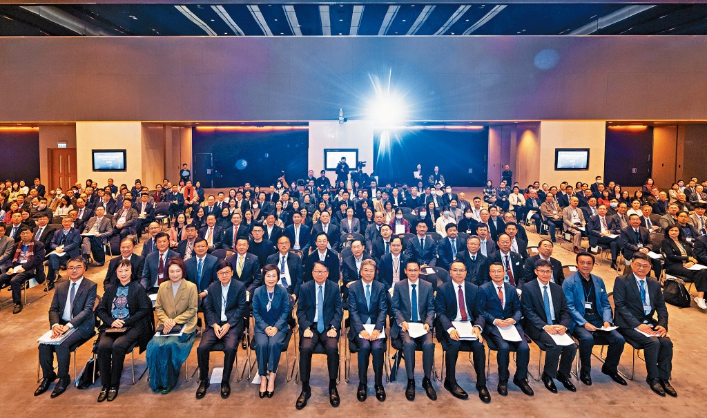 政府舉行《教育強國建設規劃綱要(2024—2035年)》宣講會,約400人出席。