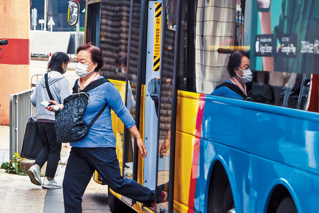 孫玉菡表示，所有額外費用將由九巴承擔，政府公帑及乘客均沒有損失。