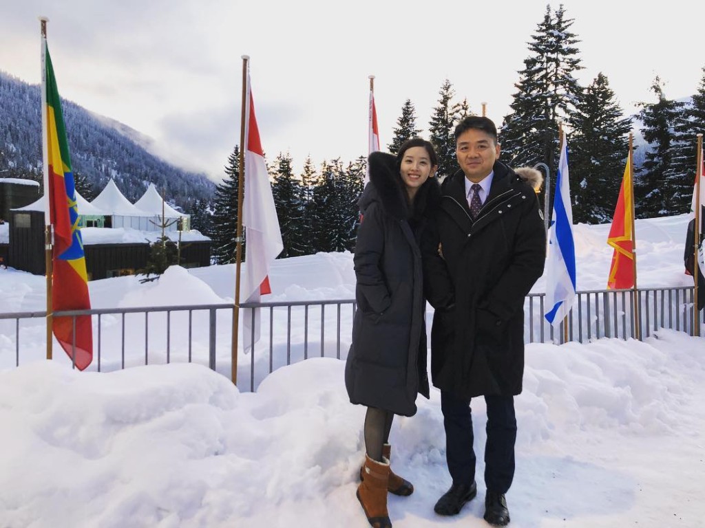 「奶茶妹」章澤天嫁予京東劉強東，最新憑擁約$653億港元資產登上胡潤清華校友榜第三位。Instagram