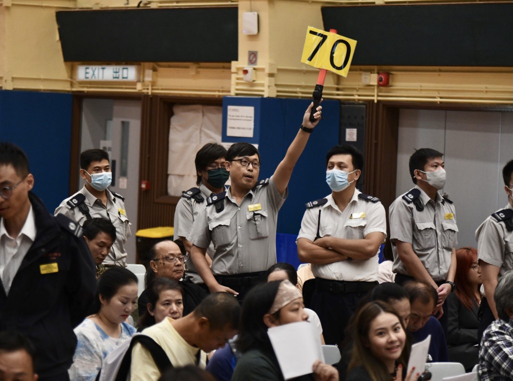 其中一個快餐攤位以底價雙倍以上的28萬元成交。 其中一個快餐攤位以底價雙倍以上的28萬元成交。