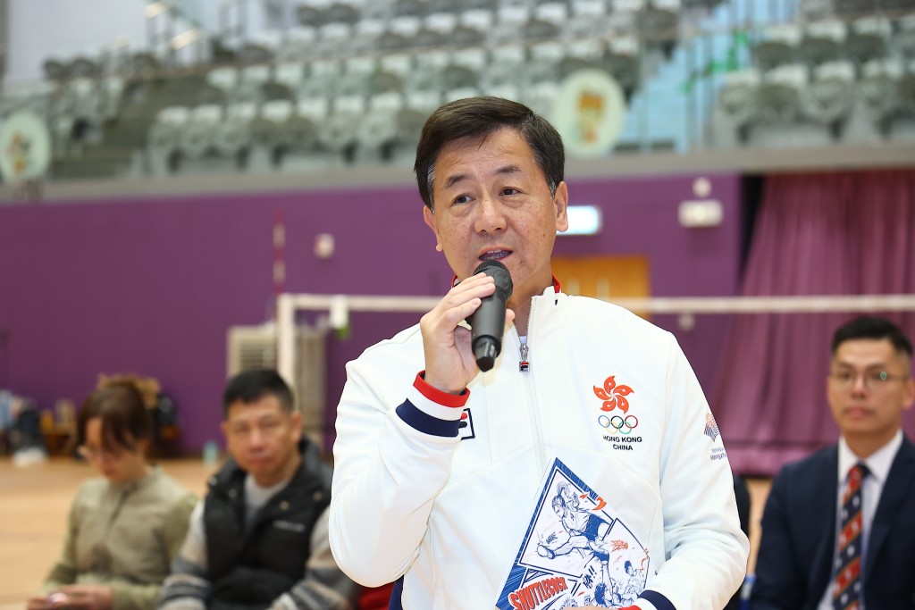 國際毽球聯合會主席暨中國香港⾜毽總會會長余國賢致辭。 中國香港⾜毽總會圖片