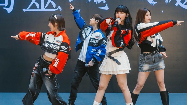 BOOM！怪物星人事隔1年再訪港辦音樂節  歌迷逼爆商場為小魏獻唱生日歌