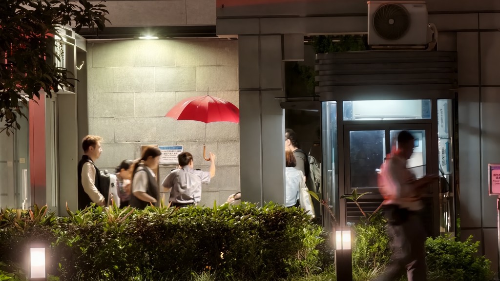 消防相信45樓防火層有水管爆裂。 消防相信45樓防火層有水管爆裂。