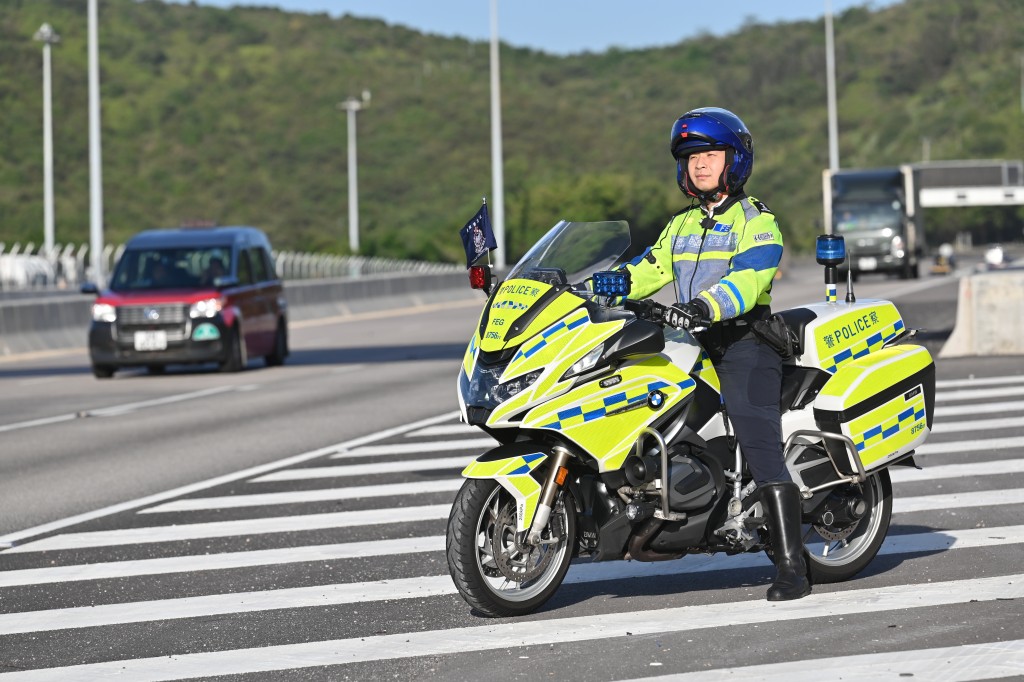 警隊護送組的總部隊隊長、交通部高級督察廖偉倫表示，成員出勤絕對不能出錯。