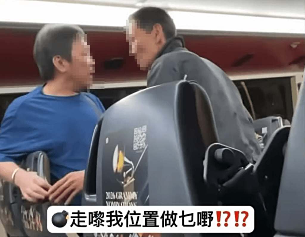 两名男子在巴士上口角。fb：车cam L（香港群组）